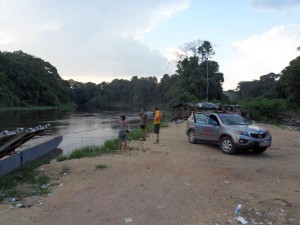 Ein Fluss versperrt den Weg